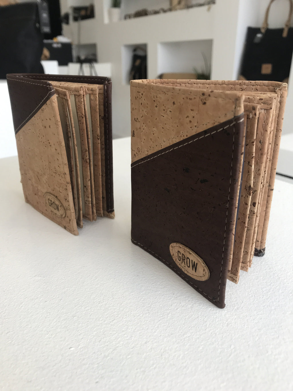 Evergreen card holder made of cork